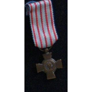 FRANCE : CROIX DES COMBATTANTS EN RÉDUCTION