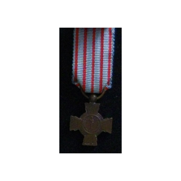 FRANCE : CROIX DES COMBATTANTS EN RÉDUCTION