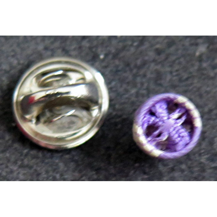 INCONNU : rosette de boutonnière violette à 4 liserets blancs (à priori civile française)