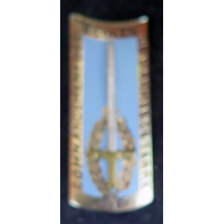 CEAT : insigne métallique du commandement des écoles de l'armée de terre de fabrication Drago G. 2657 en émail