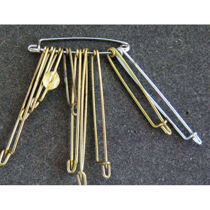 MILITARIA : lot 11 attaches diverses pour insignes 