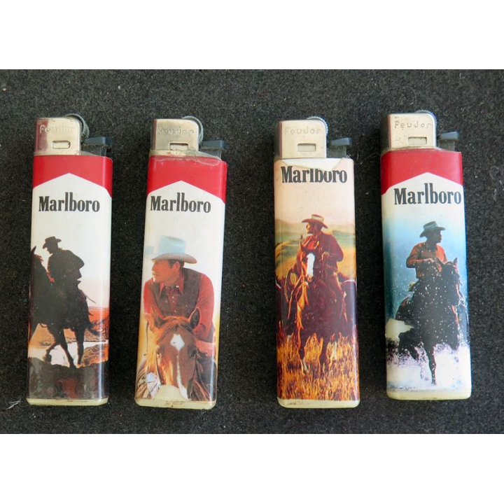 Lot de 4 briquets Marlboro usagés