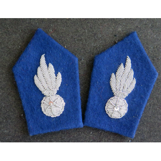 LUXEMBOURG : paire d'insigne de col de gendarme Grand Ducale en cannetille argent