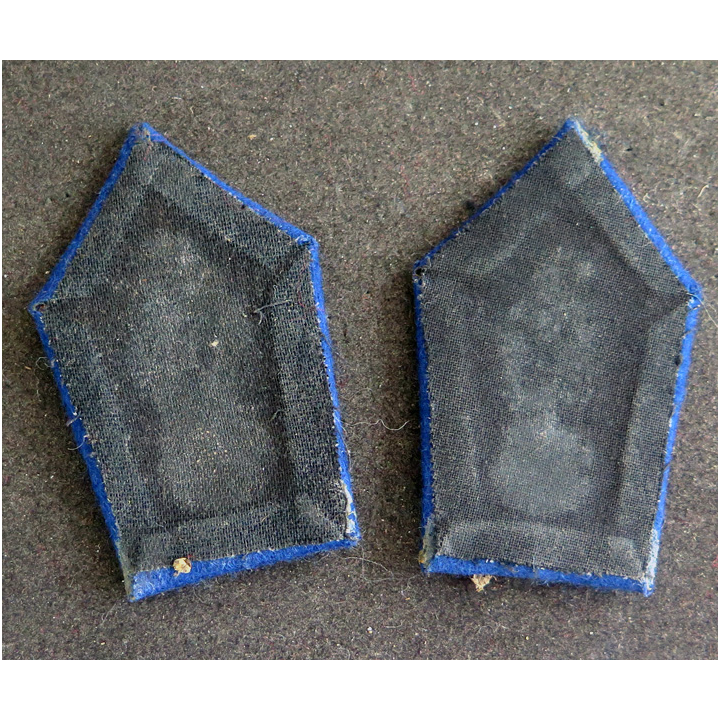 LUXEMBOURG : paire d'insigne de col de gendarme Grand Ducale en cannetille argent