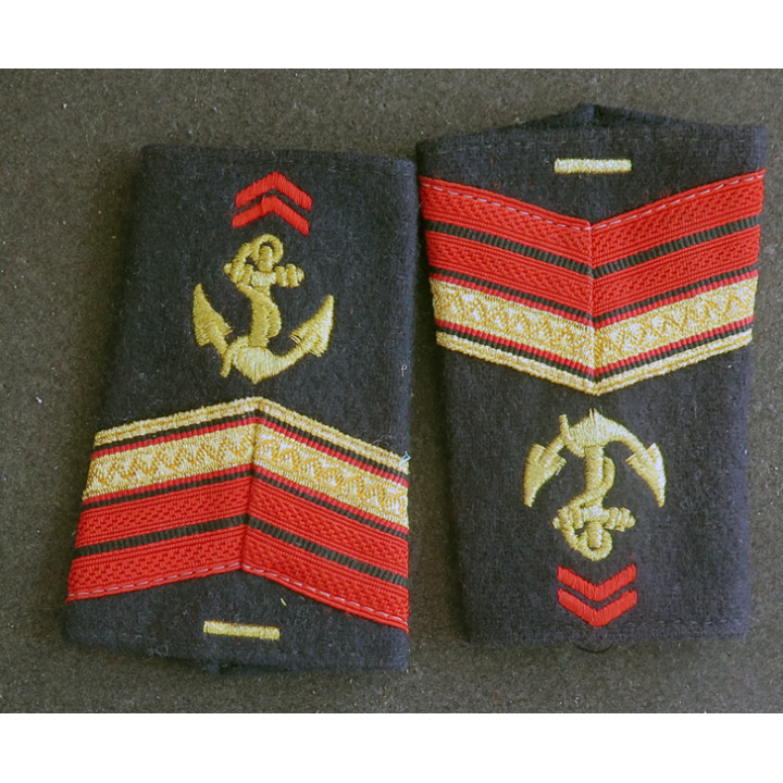 Paire de fourreaux d'épaule de caporal chef 1 chevron des Troupes de marine