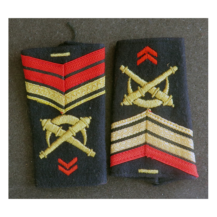 Paire de fourreaux d'épaule de caporal chef 1 chevron de l'Artillerie