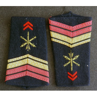Paire de fourreaux d'épaule de caporal chef  de l'Artillerie