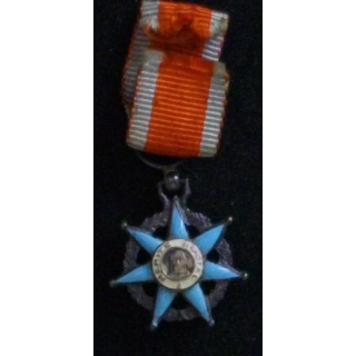 FRANCE : ORDRE DU MÉRITE SOCIAL EN RÉDUCTION EN ARGENT
