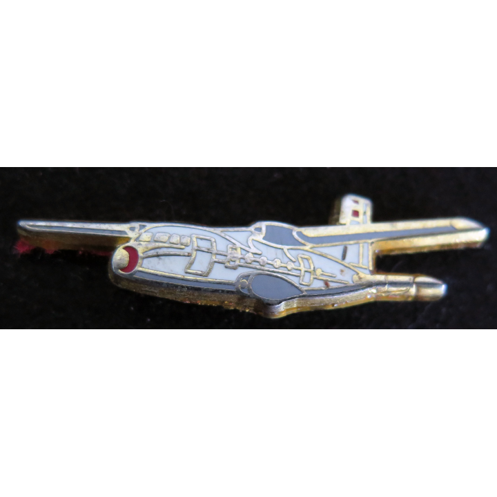 Pin's d'avion de la marine nationale attache cassée crusader ?