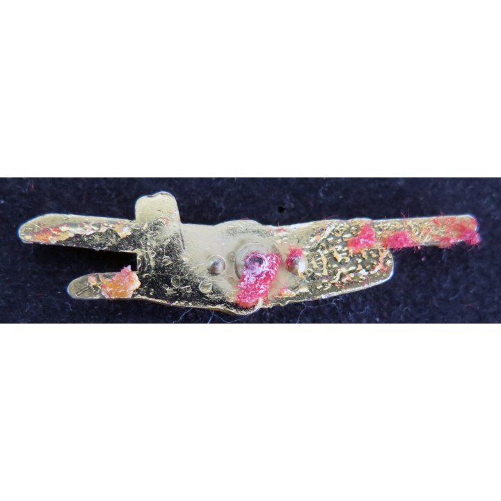 Pin's d'avion de la marine nationale attache cassée crusader ?