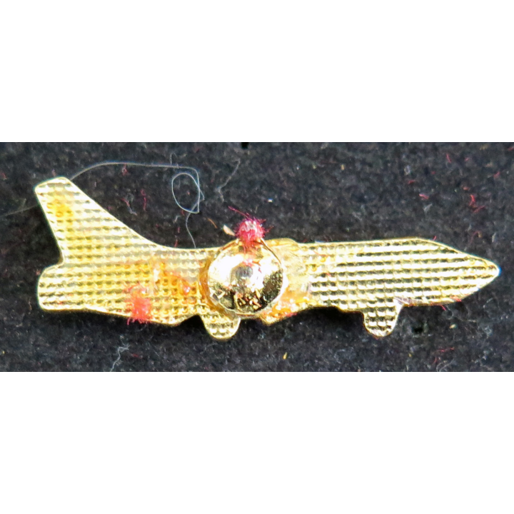 Pin's d'avion de la marine nationale attache cassée crusader ?