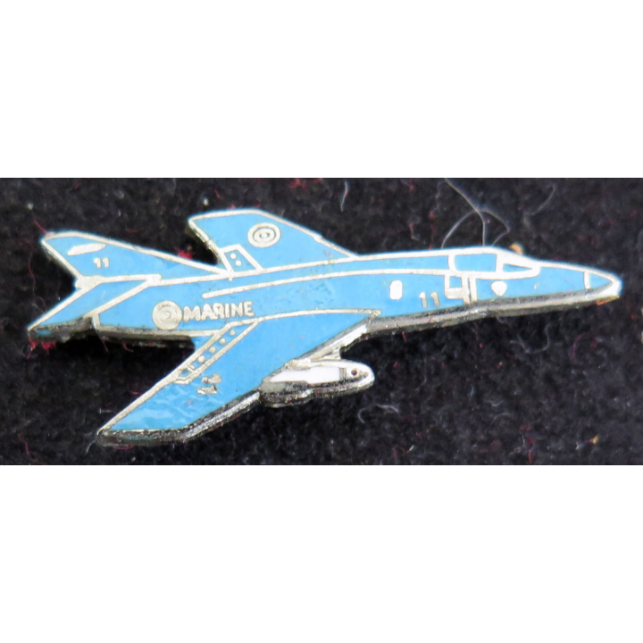 Pin's d'avion de la marine nationale attache cassée jaguar ?