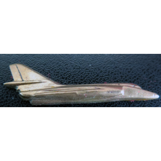 Pin's d'avion de chasse de la marine nationale attache cassée en cuivre ou laiton