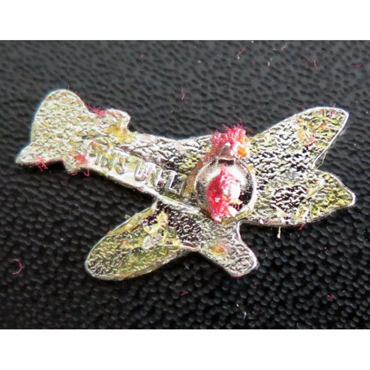 Pin's d'avion de la marine nationale aéronavale attache coupée éclat d'émail PIN'S UN-L