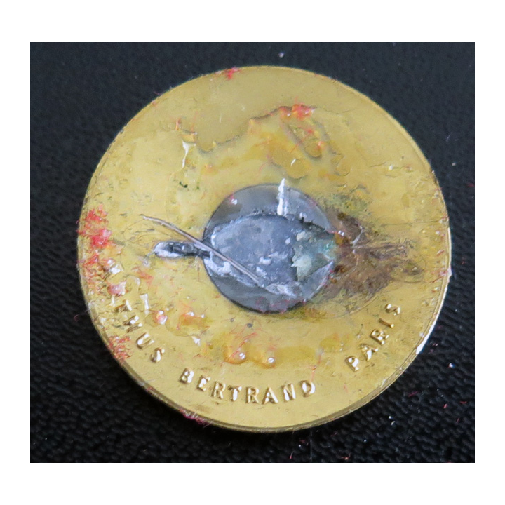 Insigne rond doré du sous marin l'AFRICAIN Arthus Bertrand Paris.