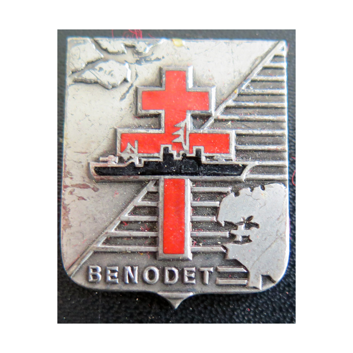 BENODET : insigne refrappé et émaillé du Chasseur 12 BENODET Arthus Bertrand Paris