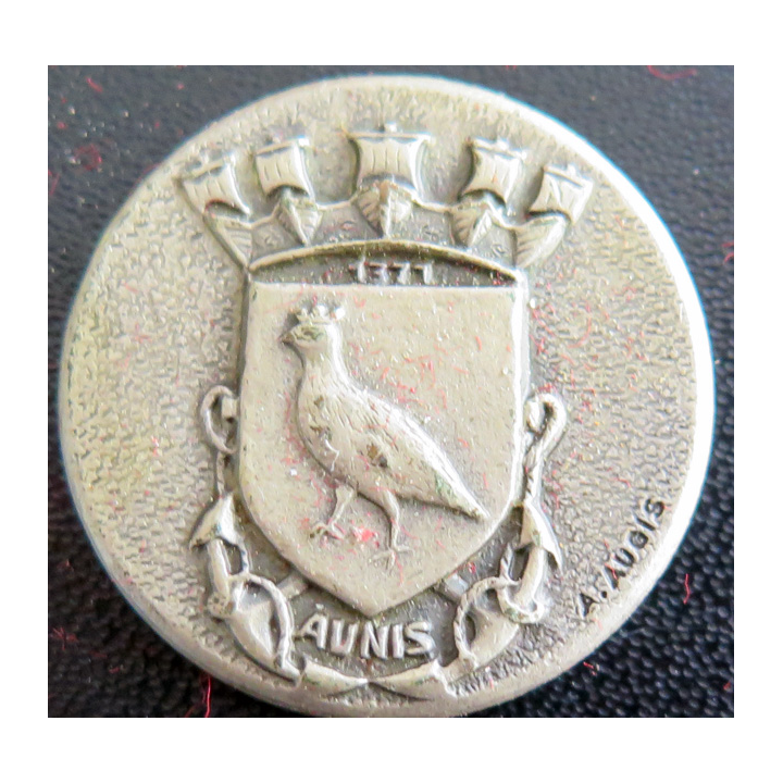 Rondache argentée du bâtiment d'expérimentation AUNIS AUGIS