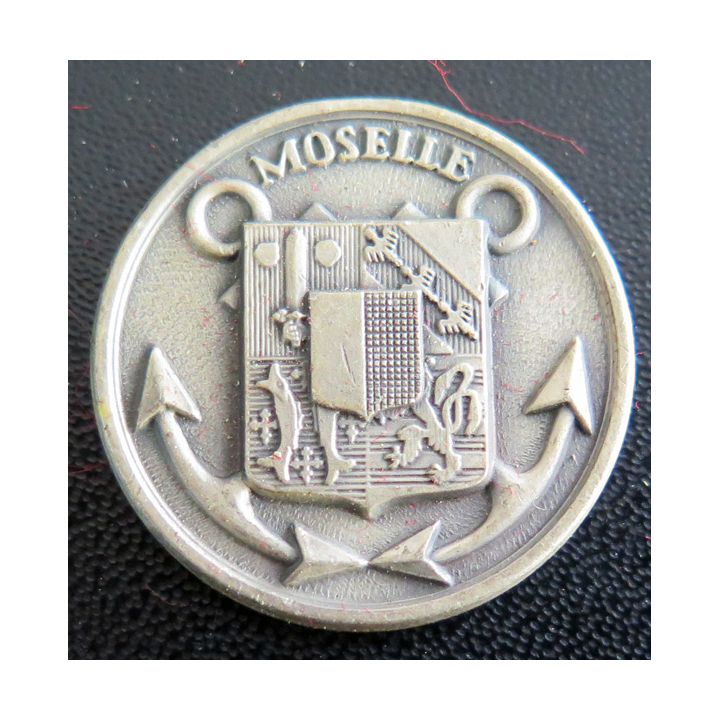 Rondache argentée du bâtiment MOSELLE