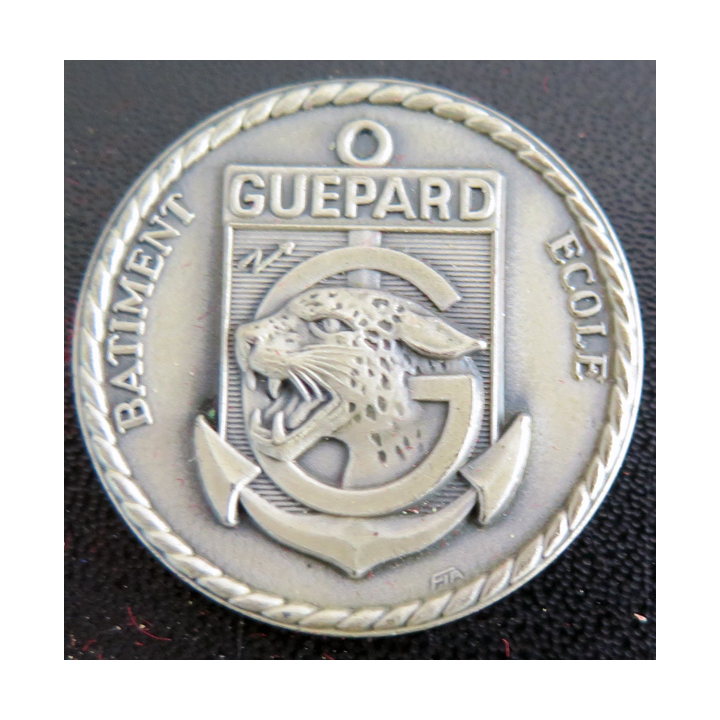 GUEPARD : Rondache argentée du bâtiment école Guépard FIA