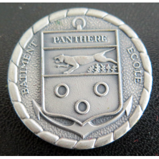 PANTHERE : Rondache argentée du bâtiment école Panthère