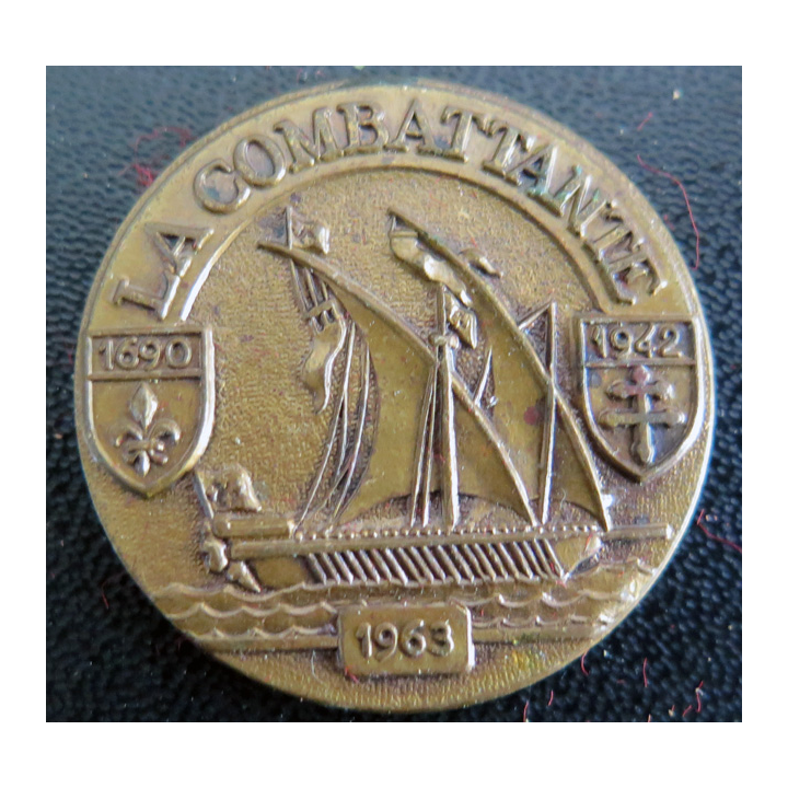 LA COMBATTANTE : Rondache type bronze du Patrouilleur La Combattante Arthus Bertrand Paris