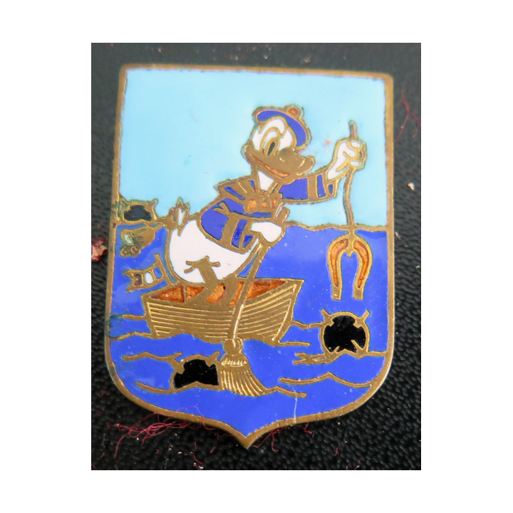 DRAGUEUR 311 : insigne du dragueur 311 AUGIS par autorisation de Walt Disney en émail