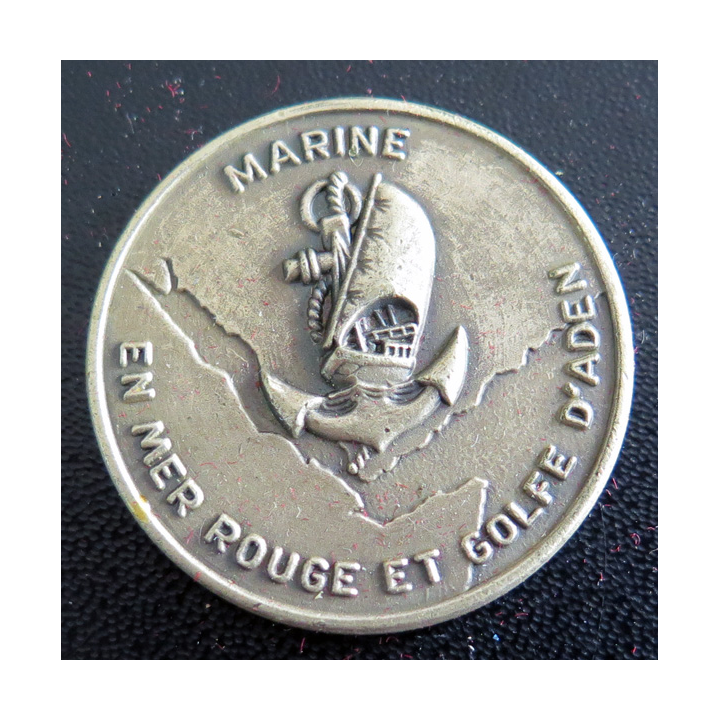 MER ROUGE : rondache argentée de la marine en Mer Rouge et Golfe d'Aden FIA