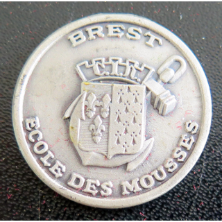 EM BREST : Rondache argentée de l'école des Mousse de Brest FIA