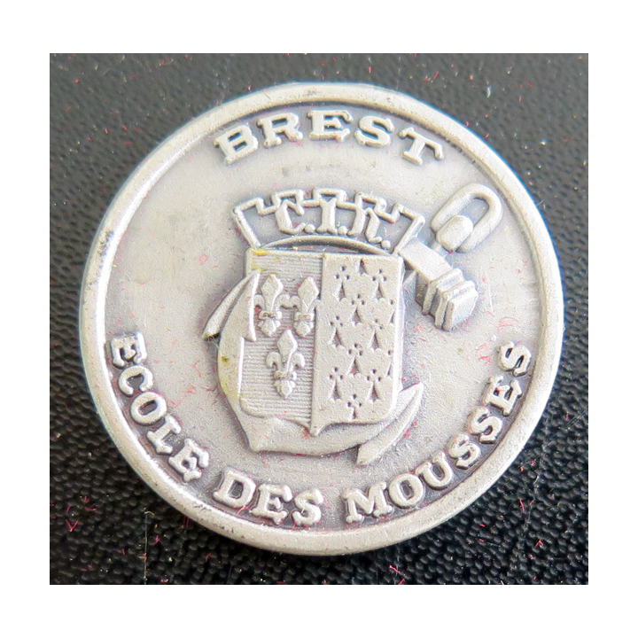 EM BREST : Rondache argentée de l'école des Mousse de Brest FIA