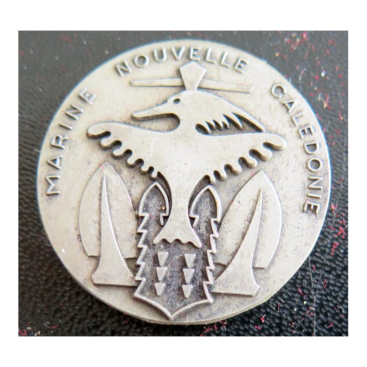MARINE NLLE CALEDONIE : Rondache argentée de la Marine Nouvelle Calédonie AB Paris