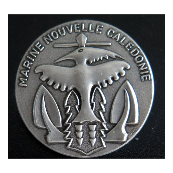 MARINE NLLE CALEDONIE : Rondache argentée de la Marine Nouvelle Calédonie