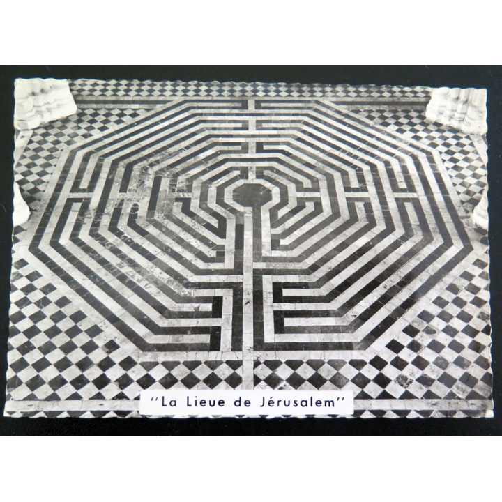 IMAGE PIEUSE : carte postale Saint Quentin La Basilique dallage en labyrinthe 1493