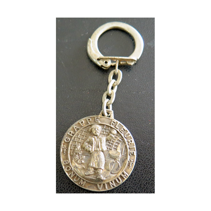 Porte clefs Vintage des années 1950-1960 : Grappe Fleurie le vin reconnu le meilleur