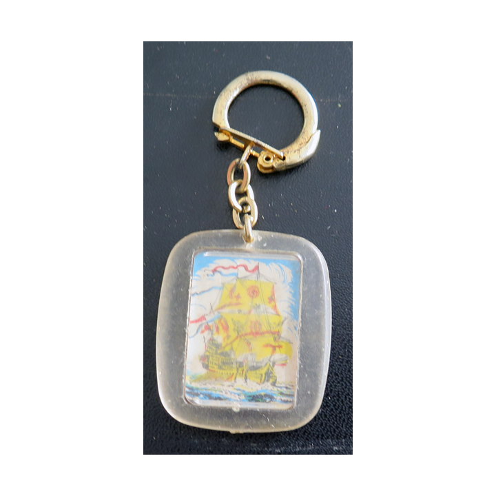 Porte clefs Vintage des années 1950-1960 : Biscuiterie aux 3 cigognes Neuville en Ferrain