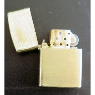 Briquet Zippo doré