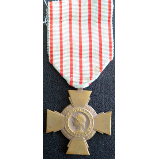 Croix du combattant en bronze  médaille ordre décoration