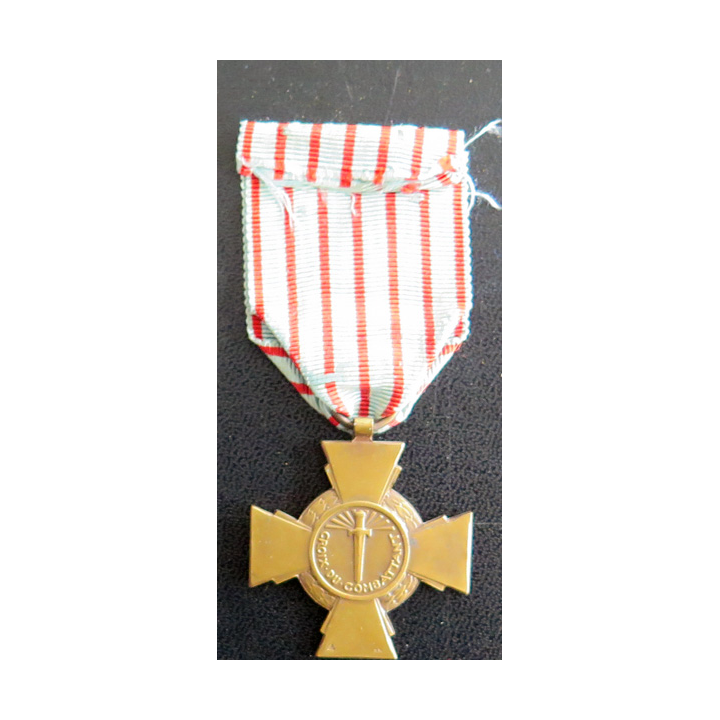 Croix du combattant en bronze  médaille ordre décoration