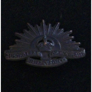 INSIGNE DE BÉRET DES AUSTRALIAN MILITARY FORCES COMMONWEALTH