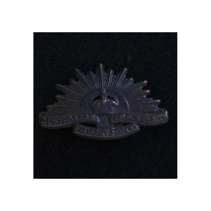 INSIGNE DE BÉRET DES AUSTRALIAN MILITARY FORCES COMMONWEALTH