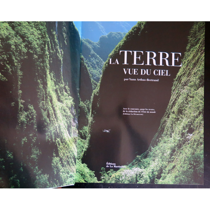 La terre vue du ciel Par Yann Arthus Bertrand éditions de la Martinière