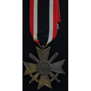 ALLEMAGNE : CROIX DU MÉRITE DE GUERRE POINÇON 32 SUR L'ANNEAU