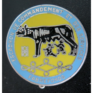 Cet insigne métallique de l'escadron de commandement et des services du 8° régiment de Hussards est de fabrication Fraisse