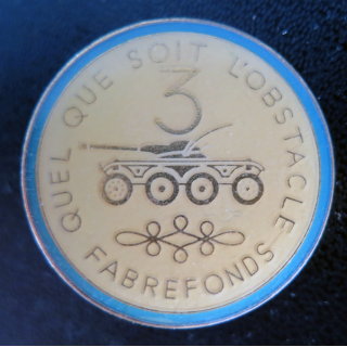 8° RH : insigne métallique du 3° escadron du 8° régiment de hussards de fabrication Henecka