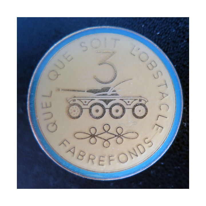 8° RH : insigne métallique du 3° escadron du 8° régiment de hussards de fabrication Henecka