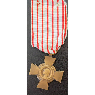 FRANCE : Croix du combattant en bronze ruban défraîchi