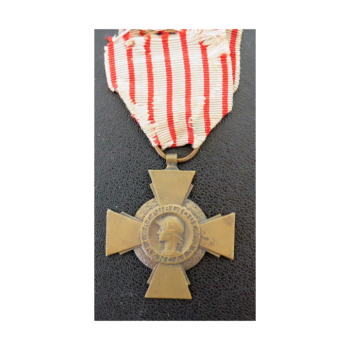 FRANCE : Croix du combattant en bronze ruban défraîchi
