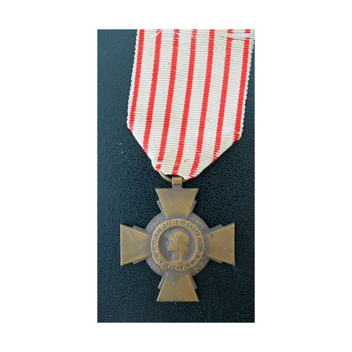 FRANCE : Croix du combattant en bronze ruban défraîchi