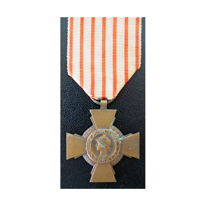 FRANCE : Croix du combattant en bronze ruban défraîchi