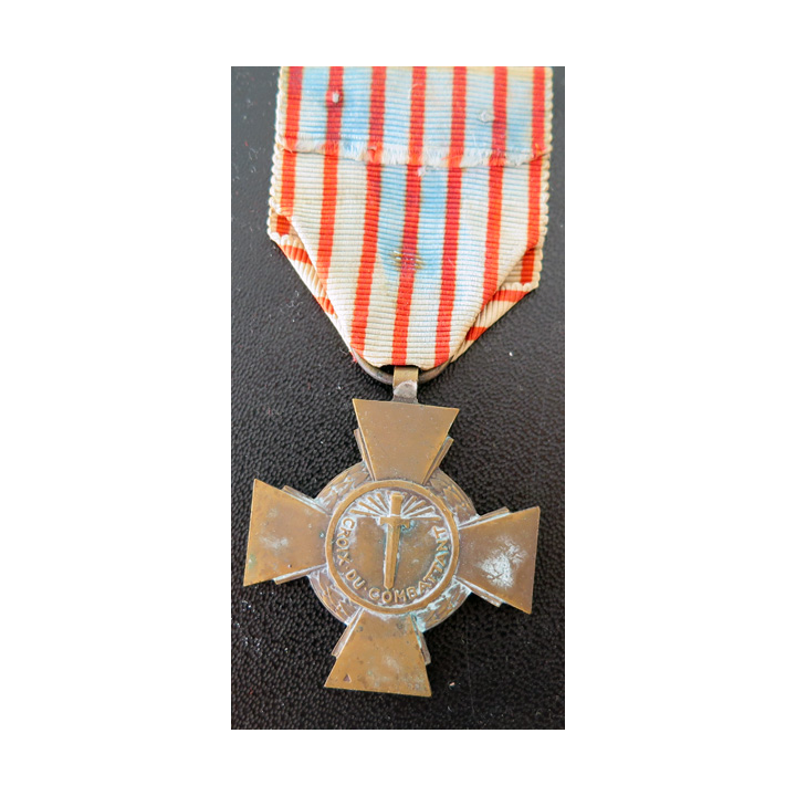 FRANCE : Croix du combattant en bronze ruban défraîchi