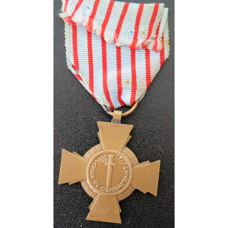 FRANCE : Croix du combattant en bronze ruban sale et piqué